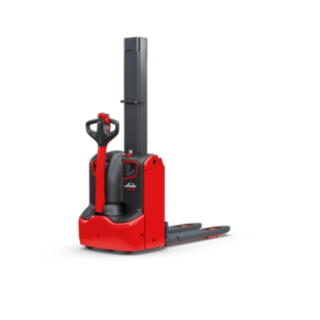 Optimal für kurze Transportstrecken: Der Mitgänger-Doppelstockbelader D08 M von Linde brilliert beim Doppelstocktransport, bei Stapelanwendungen, sowie beim Manövrieren in engen Räumen.