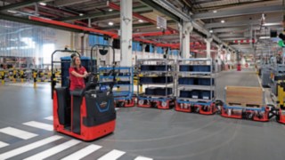 Montagelinienversorgung durch den Routenzug LT10 WX von Linde Material Handling